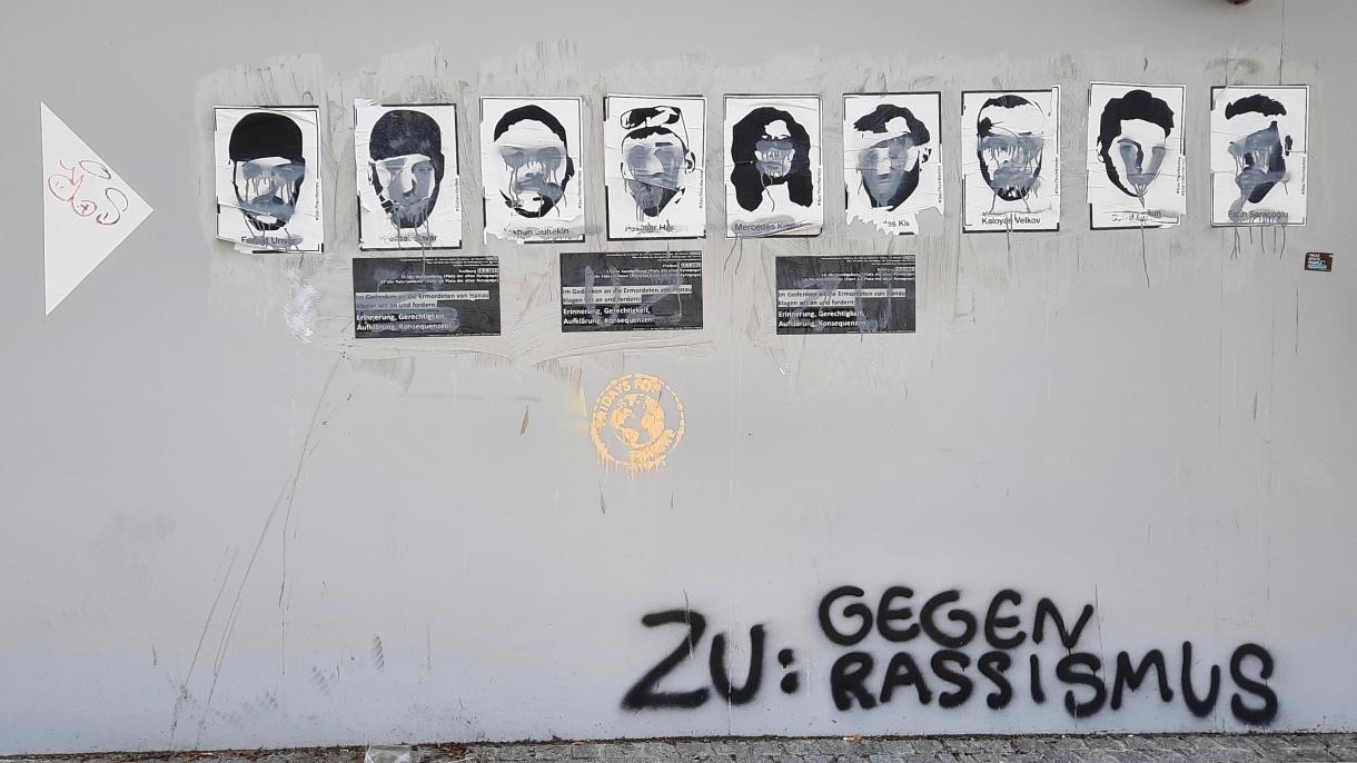 Freiburg'da bir evin duvarı Fatma Sağır yasızı görseli
