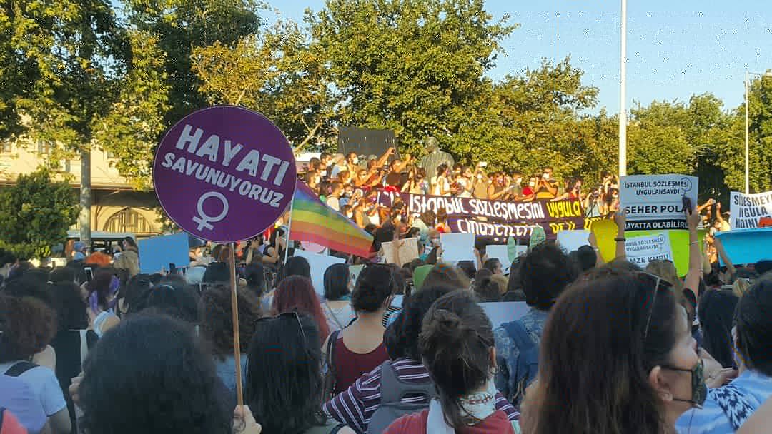 İstanbul_Sözleşmesi_protestosu,_Kadıköy.jpg