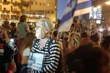 Netenyahu maskeli kişi