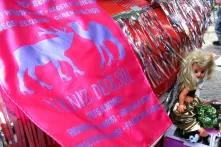 Yalnız değilsin pankartı