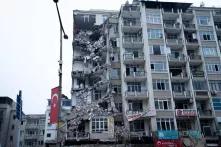 depremden hasar görmüş bina