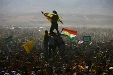 newroz omuzlarda