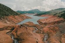 kurumus bir nehri gosteriyor