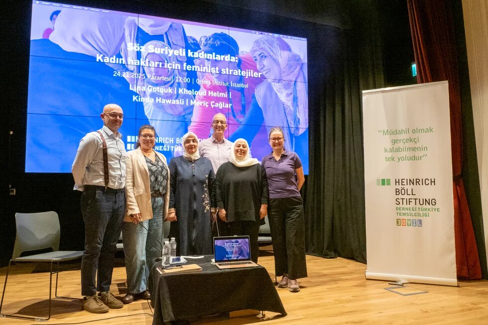 söz suriyeli kadinlarda paneli sonrası konuşmacılar bir arada