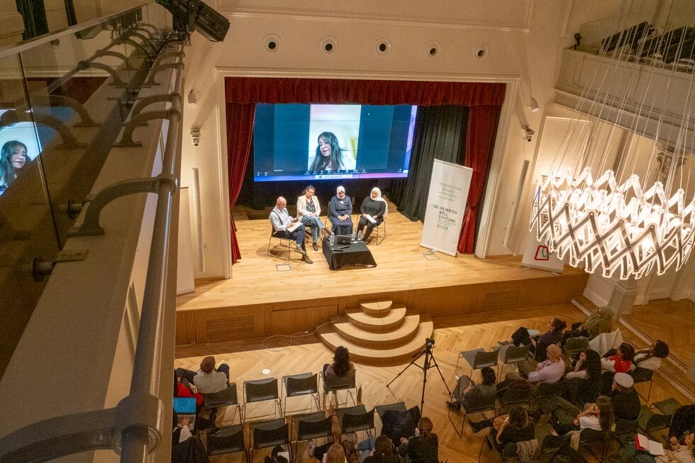 söz suriyeli kadinlarda paneli balkondan görüntü