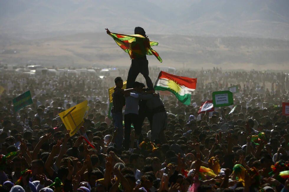 newroz omuzlarda